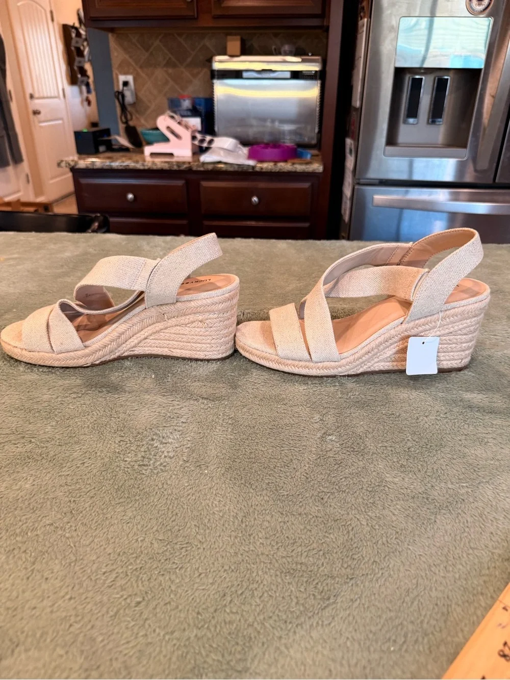 Lucky Brand Cliesa Espadrille Wedge Sandals Women’s 9.5 Beige Shimmer Slip On